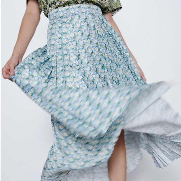 Zara floral pleated skirt - Picture 2 of 8